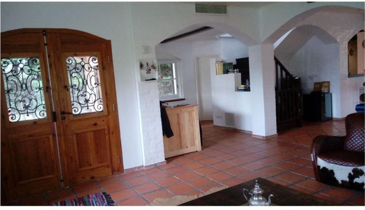 Casa de 3 dormitorios en Ezeiza, Argentina No. 77780