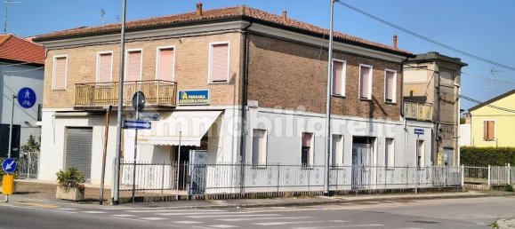 Квартира с 2 спальнями в Феррара, Италия № 377076 3