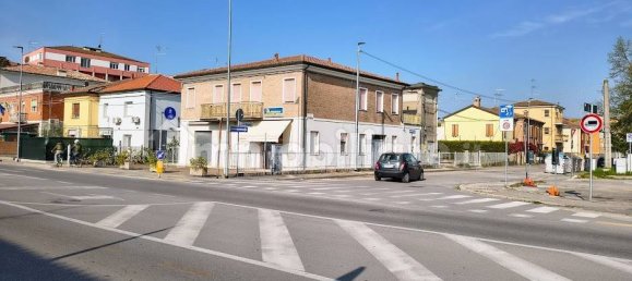 Квартира с 2 спальнями в Феррара, Италия № 377076 2