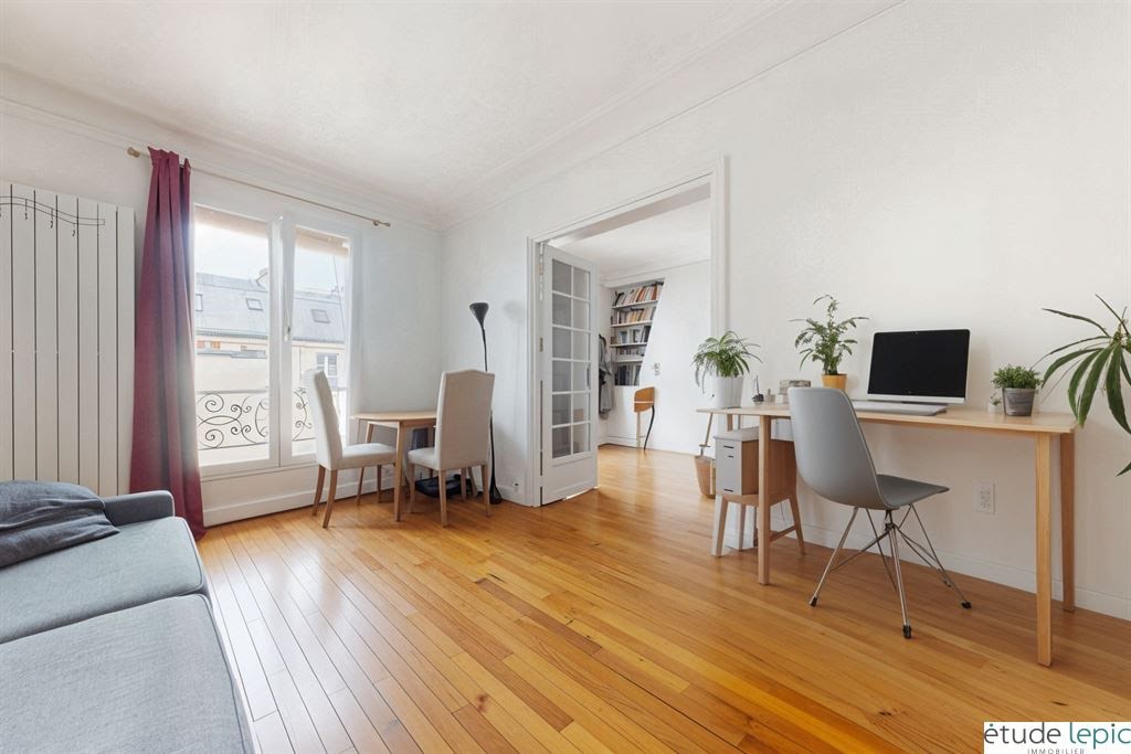 2 bedrooms Apartment in Paris, France No. 184521