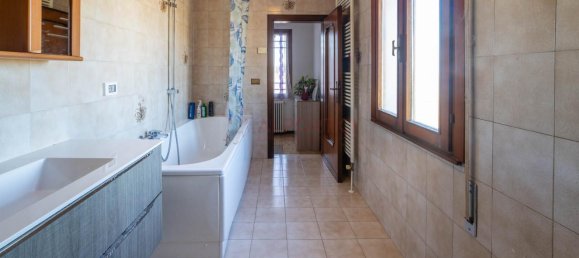 4 rooms House in Piove di Sacco, Italy No. 230345 8