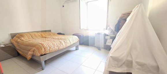 3 rooms Apartment in Pozzuoli, Italy No. 27493 2