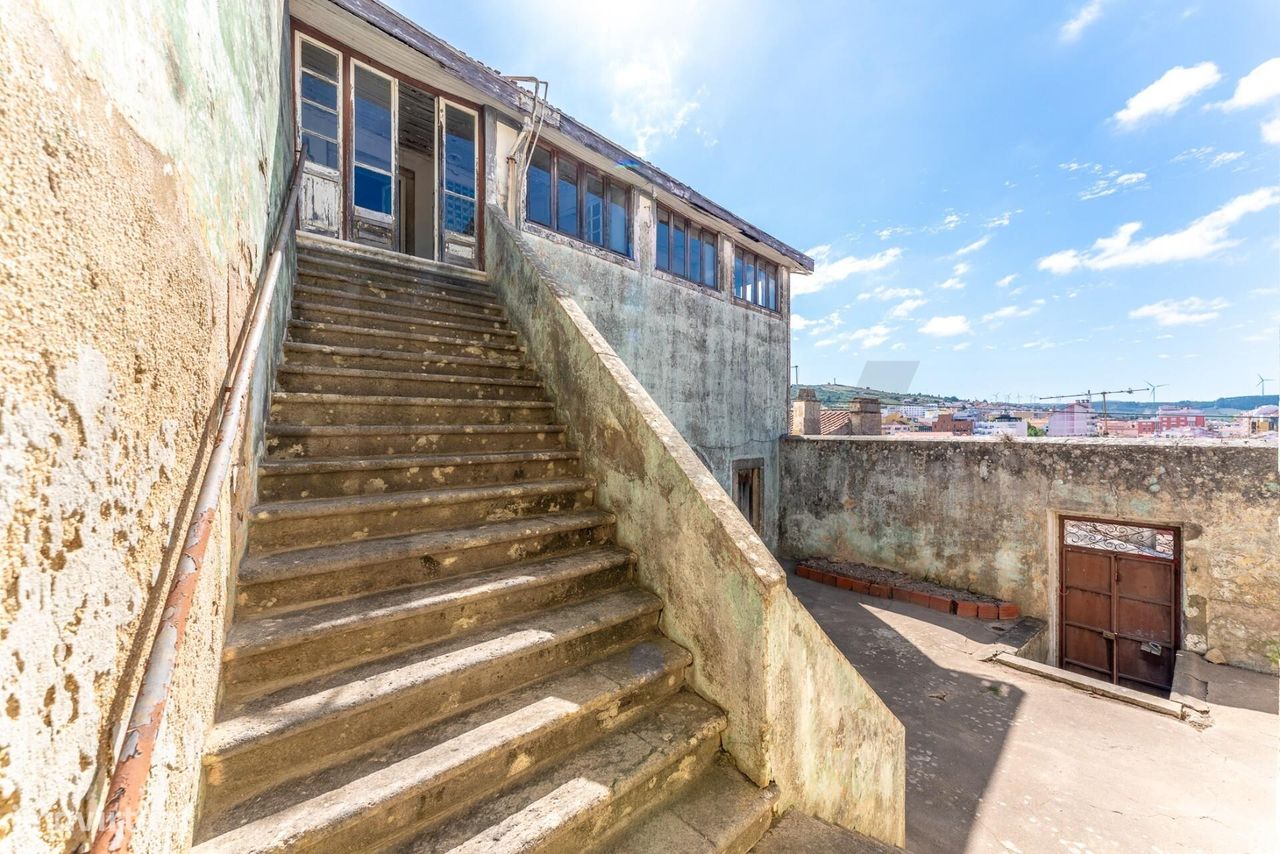 5 bedrooms Building in Torres Vedras, Portugal No. 352325