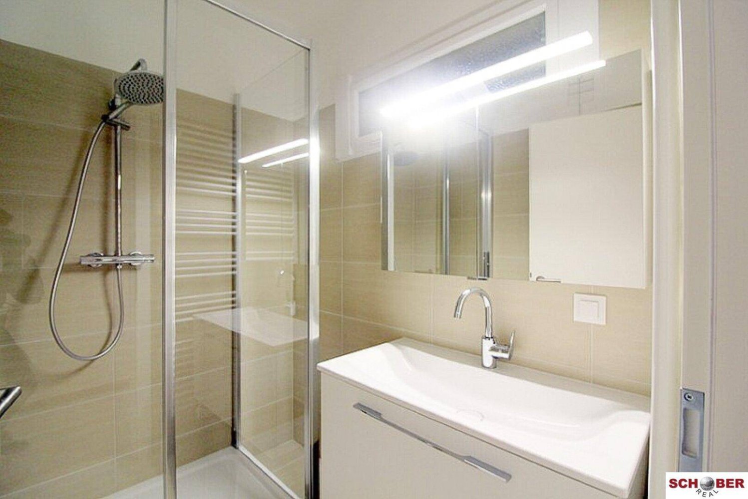 Квартира с 2 комнатами в Бригиттенау, Австрия № 256469