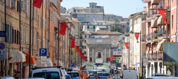 110m² Office in Macerata, Italy No. 25619 9