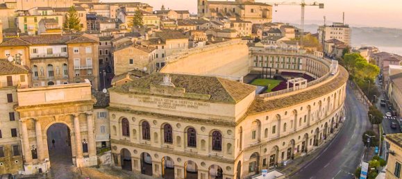 110m² Office in Macerata, Italy No. 25619 10