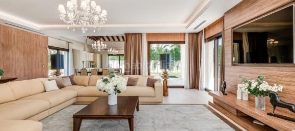 5 bedrooms Villa in Marbella, Spain No. 109450 2