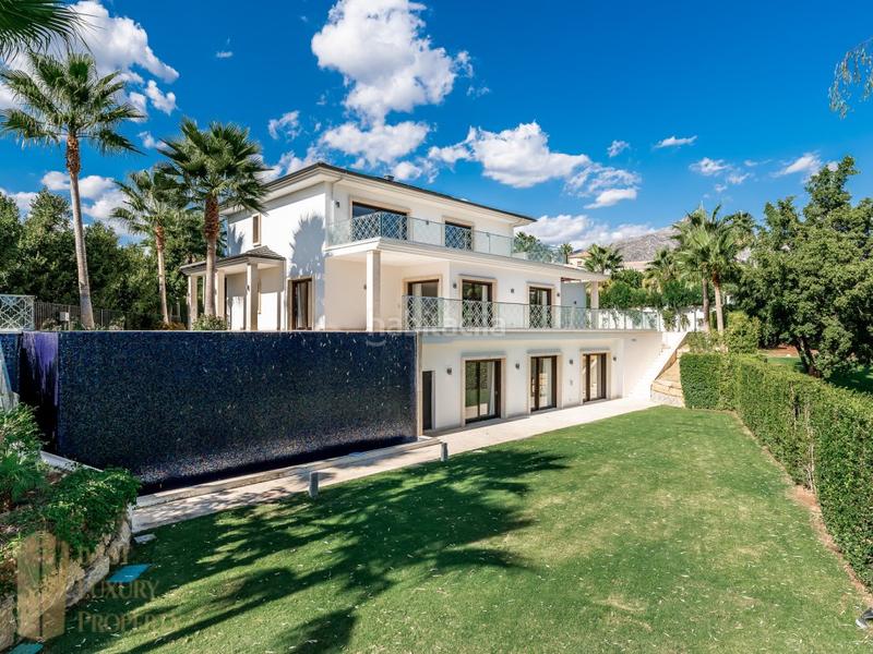 5 bedrooms Villa in Marbella, Spain No. 109450