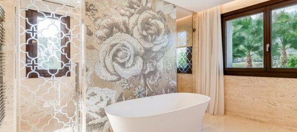 5 bedrooms Villa in Marbella, Spain No. 109450 5