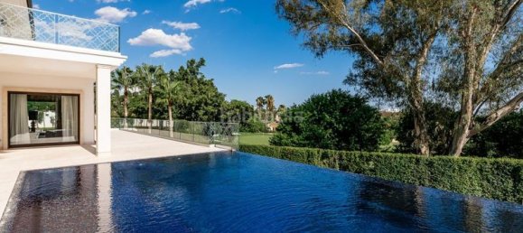 5 bedrooms Villa in Marbella, Spain No. 109450 8