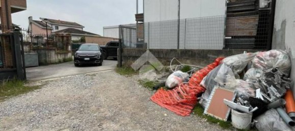 Entrepôt à Barbata, Italy 235m² No. 52485 2