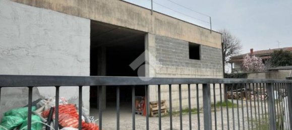 Entrepôt à Barbata, Italy 235m² No. 52485 10