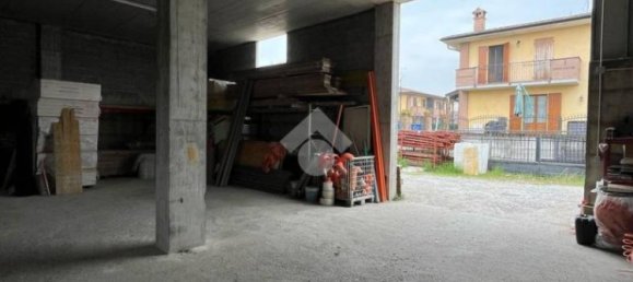 Entrepôt à Barbata, Italy 235m² No. 52485 11