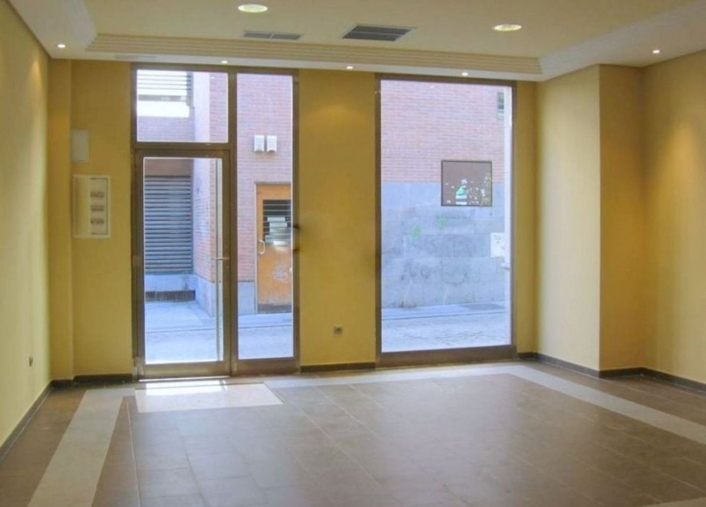  عقار تجاري في Valladolid, Spain 61متر مربع رقم 100349