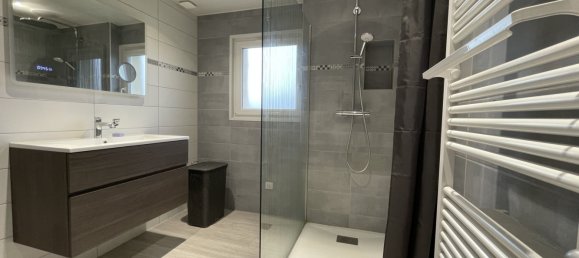 5 bedrooms House in Darney, France No. 252234 11