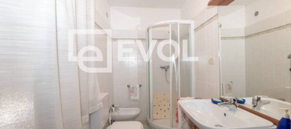 Casa de 4 dormitorios en Udine, Italy No. 20973 8