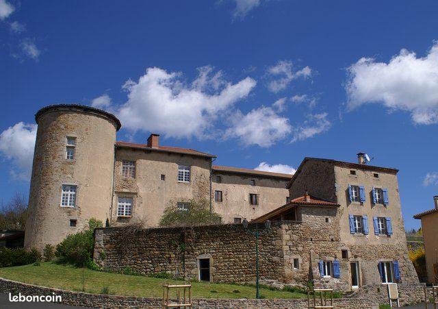  Castillos de 24 dormitorios en Saint-Bonnet-le-Chastel, France No. 339110