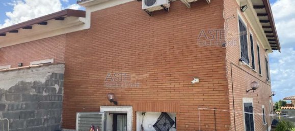 3 rooms Apartment in Pomezia, Italy No. 4519 16