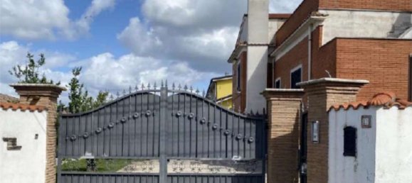 3 rooms Apartment in Pomezia, Italy No. 4519 12