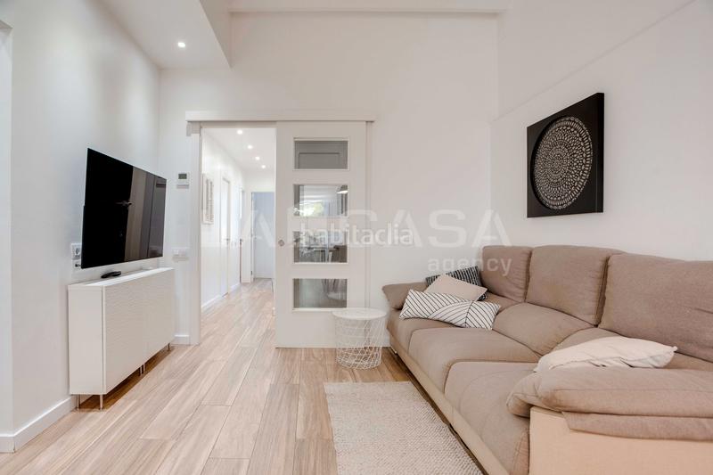 Apartamento de 3 dormitorios en L'Hospitalet de Llobregat, Spain No. 271323