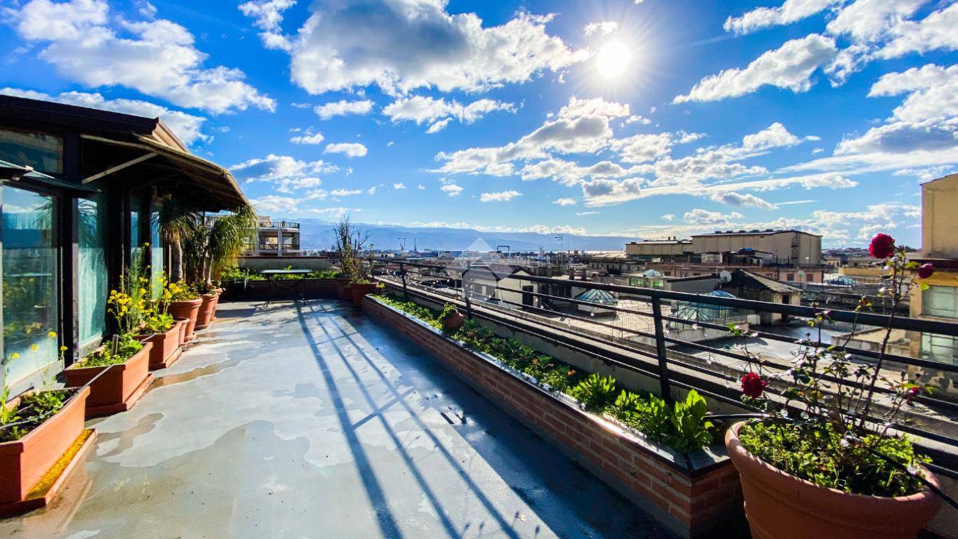 Apartamento de 3 dormitorios en Messina, Italy No. 86470