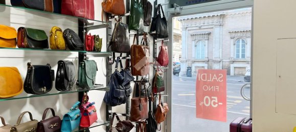 1 room Commercial property in Rome, Italy No. 52374 4