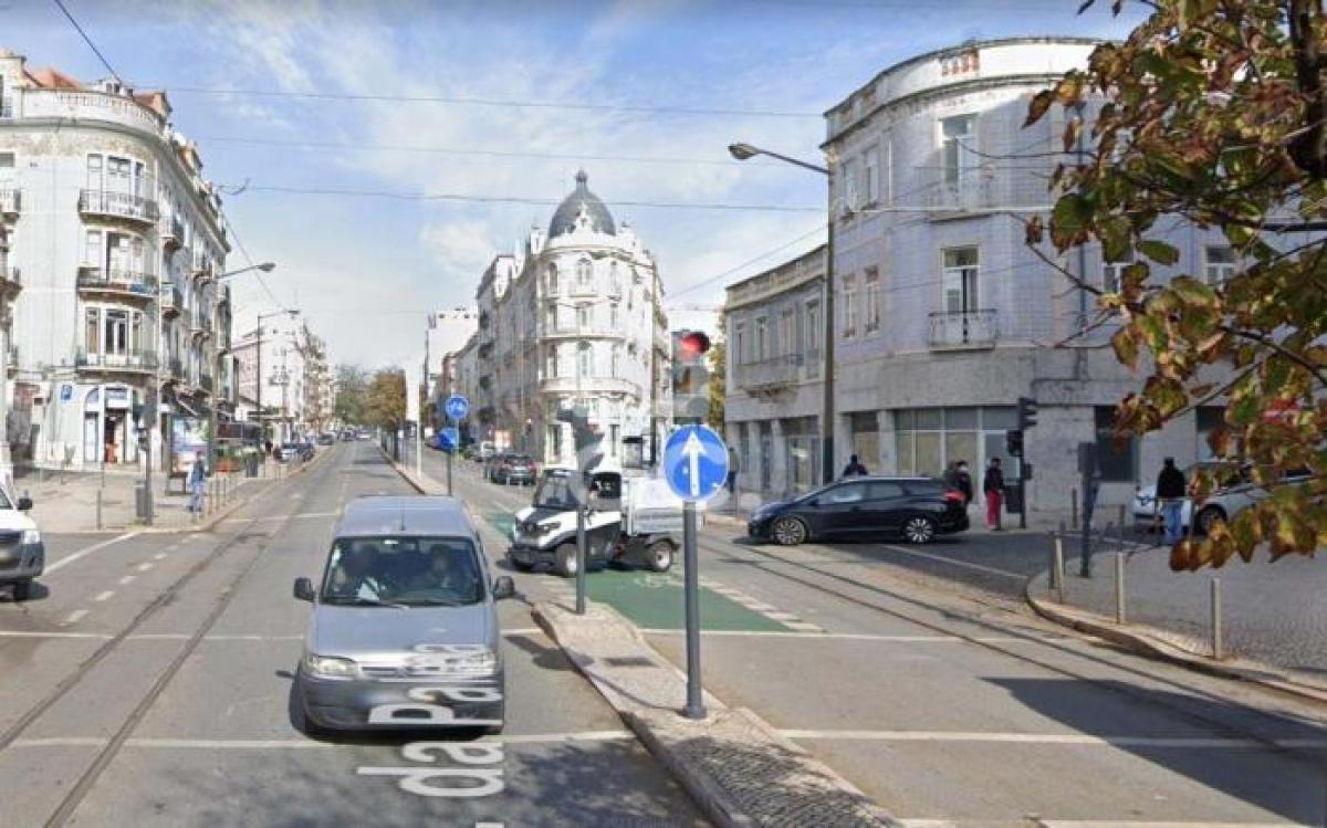 300m² Office in Lisbon, Portugal No. 8119