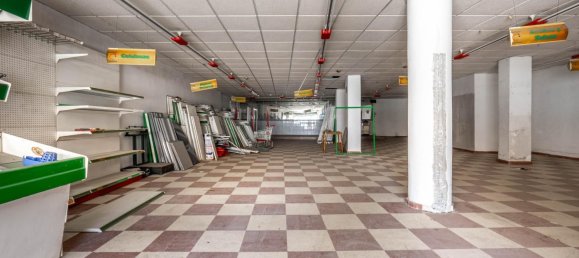 253m² Commercial property in Granada, Spain No. 166479 15