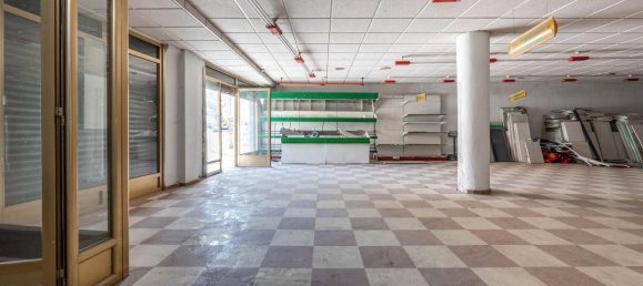 253m² Commercial property in Granada, Spain No. 166479 19