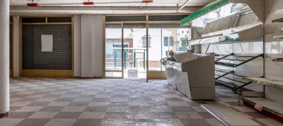 253m² Commercial property in Granada, Spain No. 166479 13