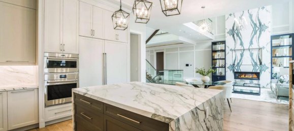 7 bedrooms House in Mississauga, Canada No. 521 11