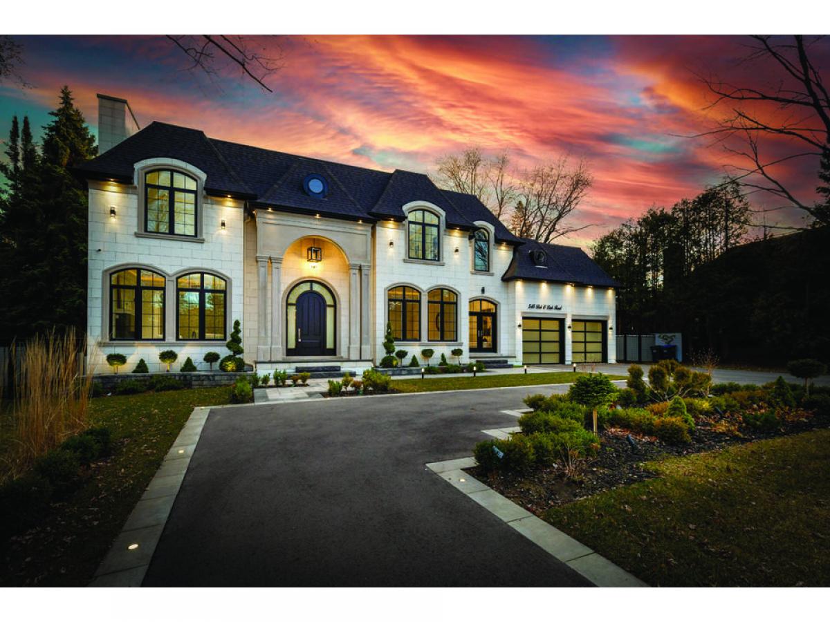 7 bedrooms House in Mississauga, Canada No. 521