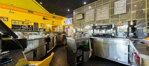 158m² Commercial property in Anadia, Portugal No. 76552 4