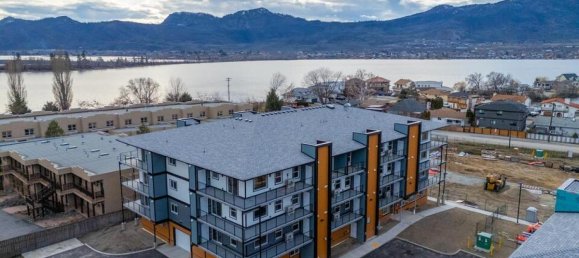 Apartamento com 2 quartos em condomínio em British Columbia, Canada N.º 1291 2