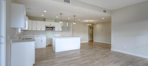 2 bedrooms Condo in British Columbia, Canada No. 1290 8