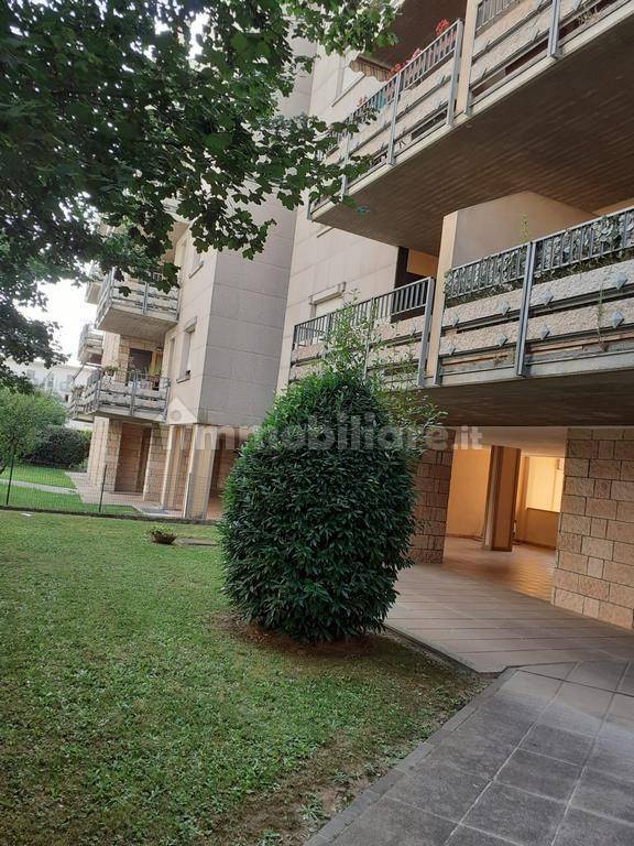 Apartamento de 3 dormitorios en Bergamo, Italy No. 119470
