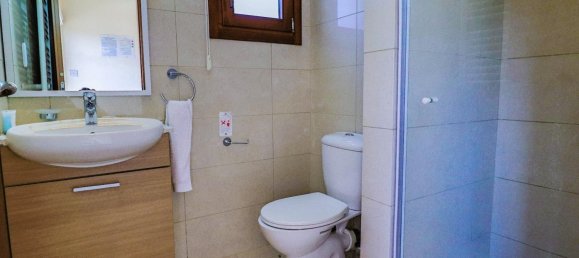 Apartamento de 2 dormitorios en Aphrodite Hills, Cyprus No. 22396 9