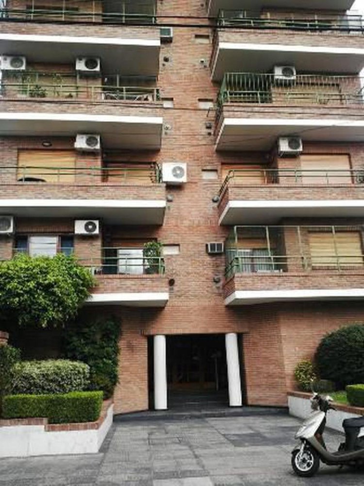 Apartamento de 3 dormitorios en Bermúdez, Argentina No. 18515