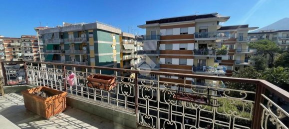 Apartamento de 4 dormitorios en San Giorgio a Cremano, Italy No. 347451 16