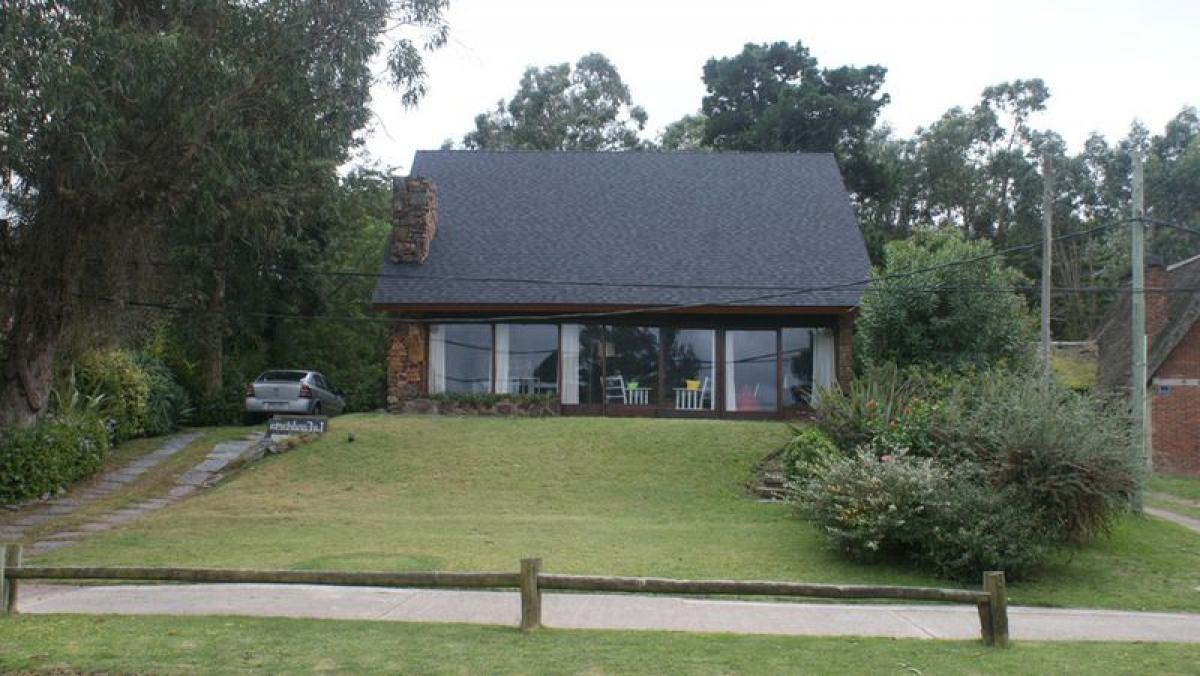 3 bedrooms House in Maldonado, Uruguay No. 2290