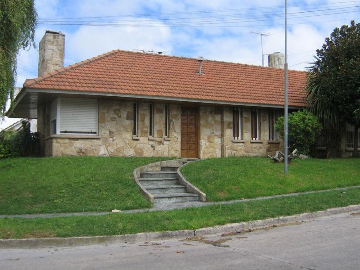 3 bedrooms House in Mar del Plata, Argentina No. 80341