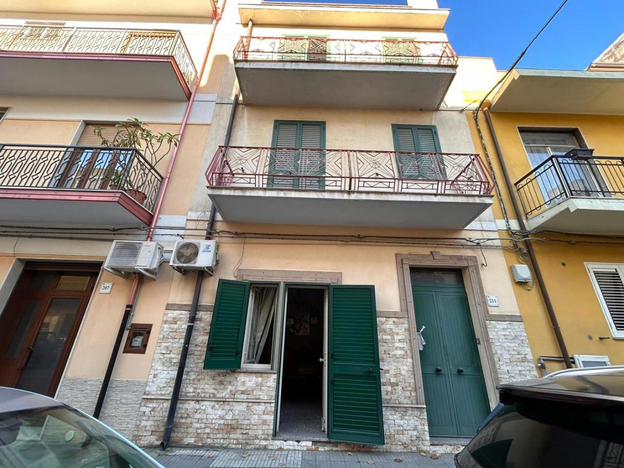 8 rooms House in Barcellona Pozzo di Gotto, Italy No. 70952