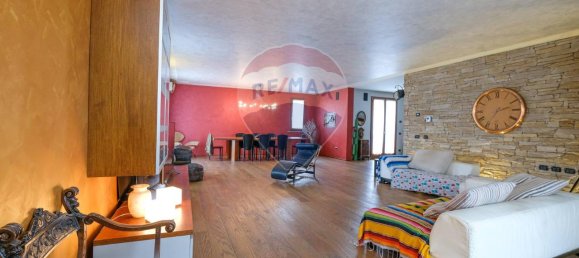 4-salle Appartement à Fontanella, Italy No. 27280 2