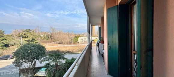 Квартира с 3 комнатами в Конельяно, Италия № 216228 8