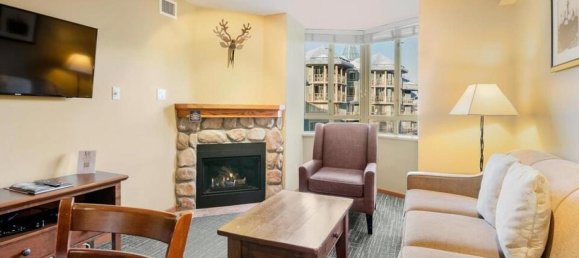 Studio in the Condo in British Columbia, Canada No. 1187 4