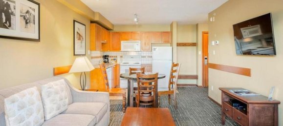 Studio in the Condo in British Columbia, Canada No. 1187 6