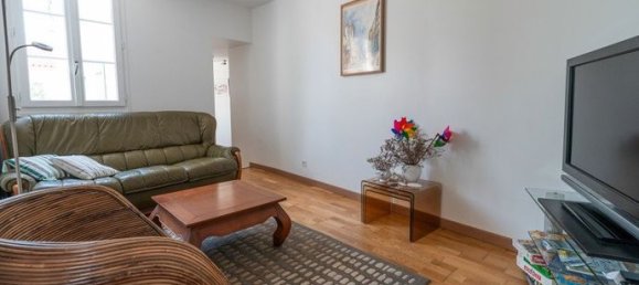 2 bedrooms House in Charente-Maritime, France No. 287645 4