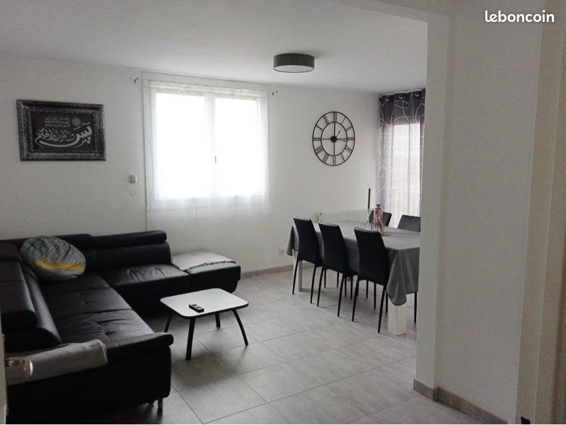 3 bedrooms Apartment in Salon-de-Provence, France No. 298462