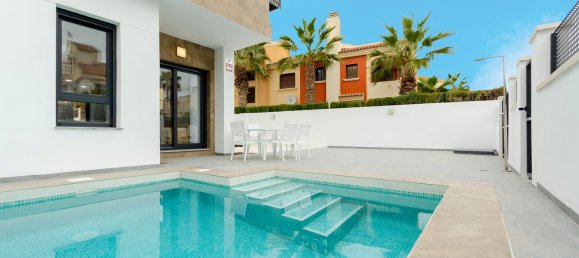 3 bedrooms Villa in Torrevieja, Spain No. 12519 3