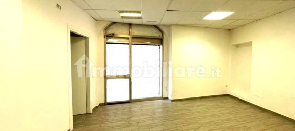 Коммерческая недвижимость с 2 комнатами в Брешиа, Италия № 272748 7